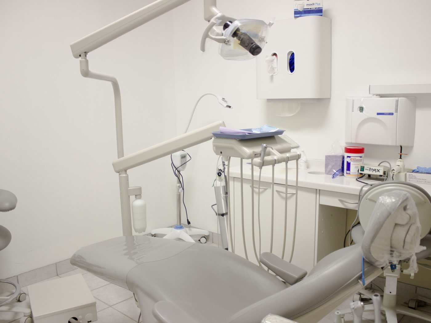 A treatment room at Tareen Dental